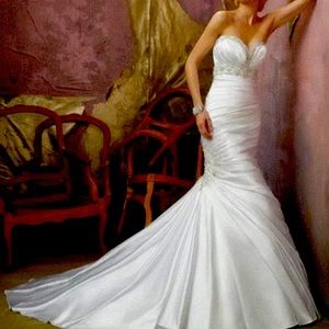Mori Lee Wedding Gown-Style #1653-Ivory-Size 6-Beautiful